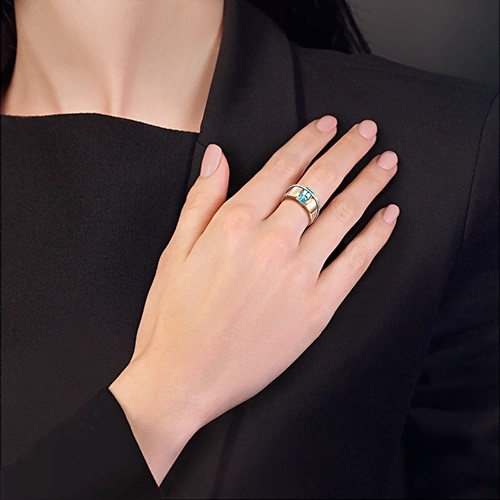 Кольцо из золота с камнем Топаз фото, цены