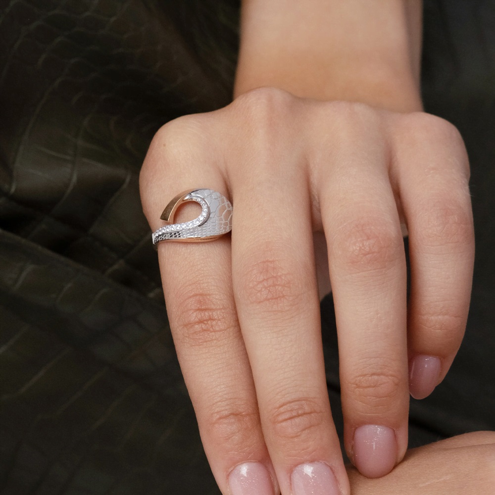 Кольцо из золота с камнем Фианит фото, цены