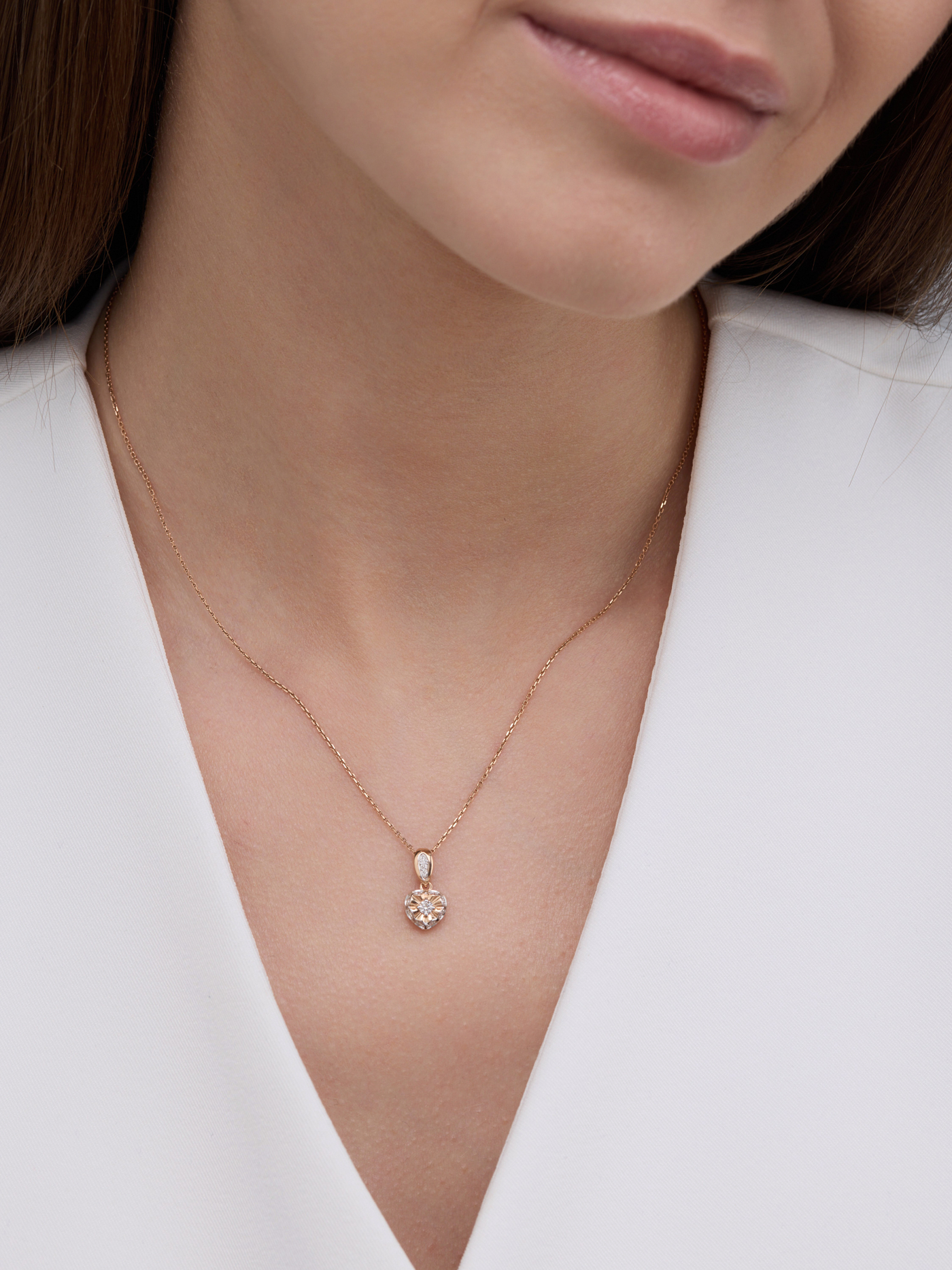 Подвеска из золота с камнем Бриллиант фото, цены