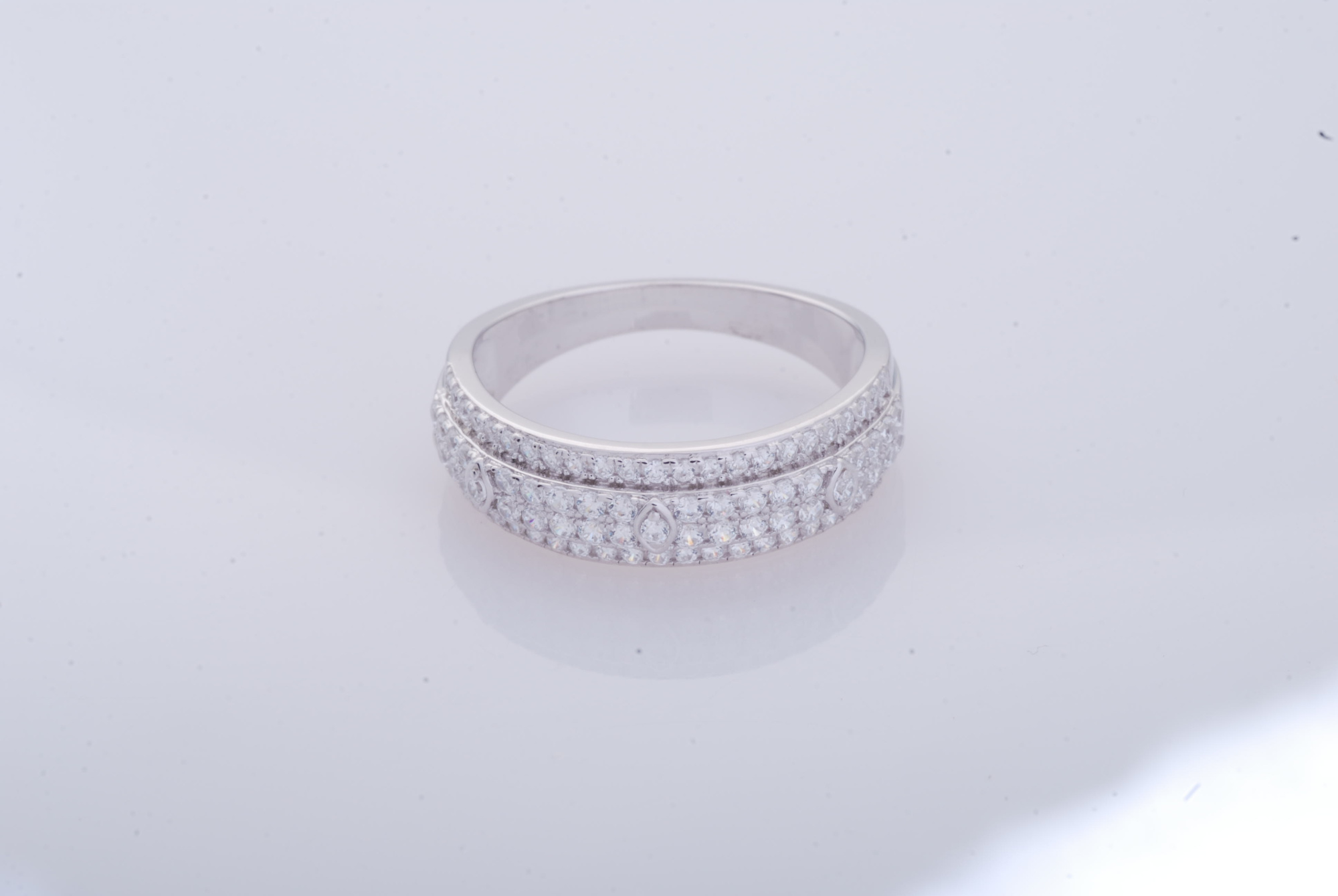 Кольцо из серебра с камнем Фианит фото, цены